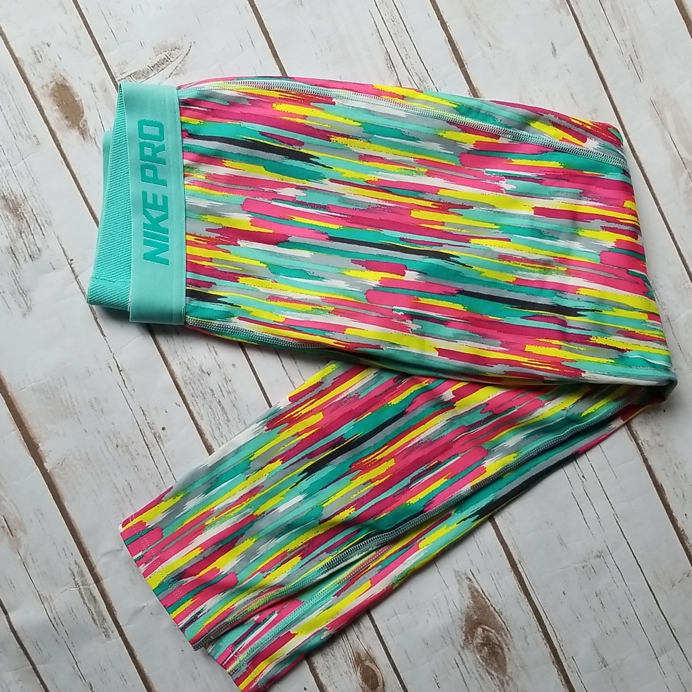 Nike Pro leggings. Girls size Large. EUC